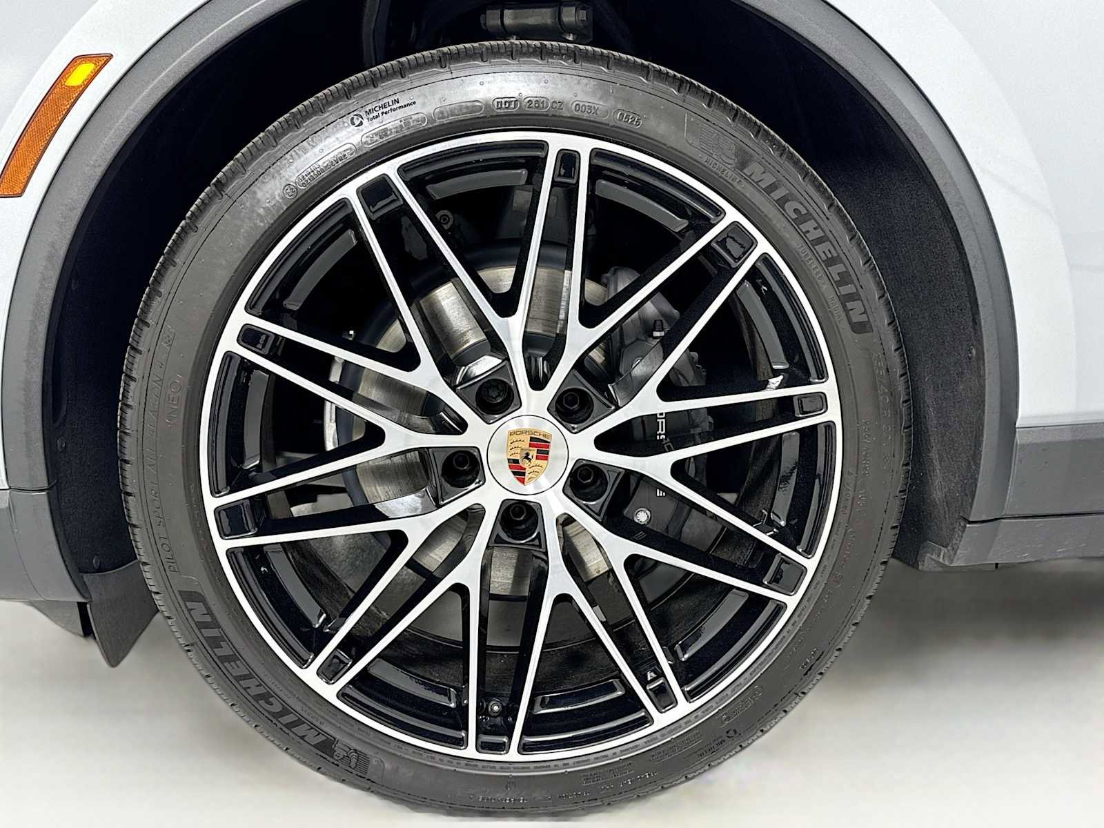 Certified 2025 Porsche Macan Electric image 32