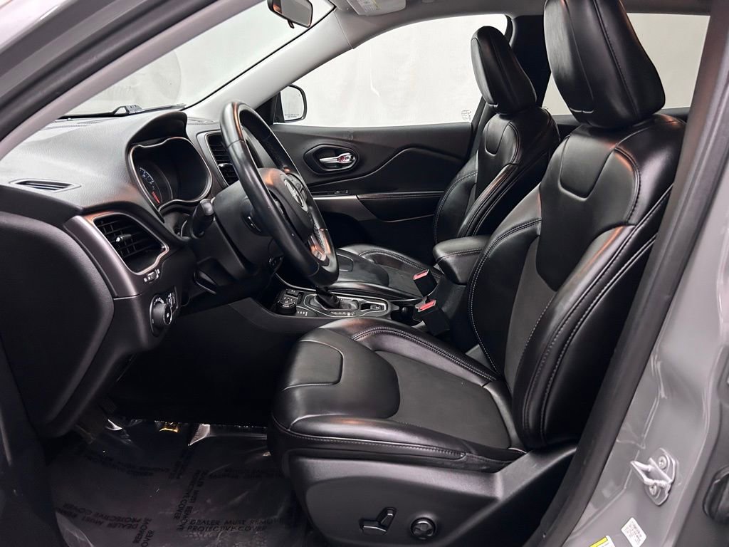 Certified 2019 Jeep Cherokee Latitude Plus AWD/4WD image 12