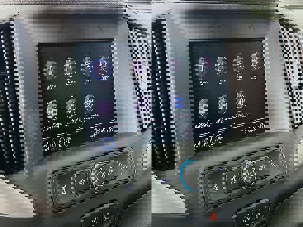 Used 2022 GMC Terrain SLE w/ Driver Convenience Package image 17