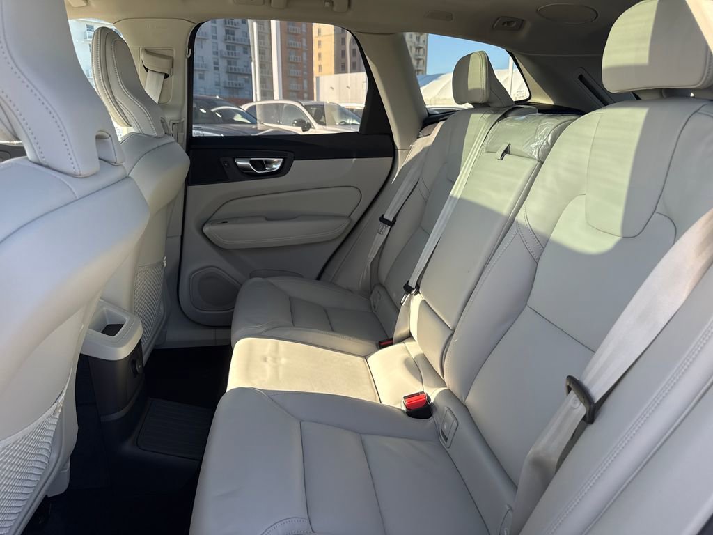 New 2025 Volvo XC60 T8 Ultra w/ Protection Package Premier image 6