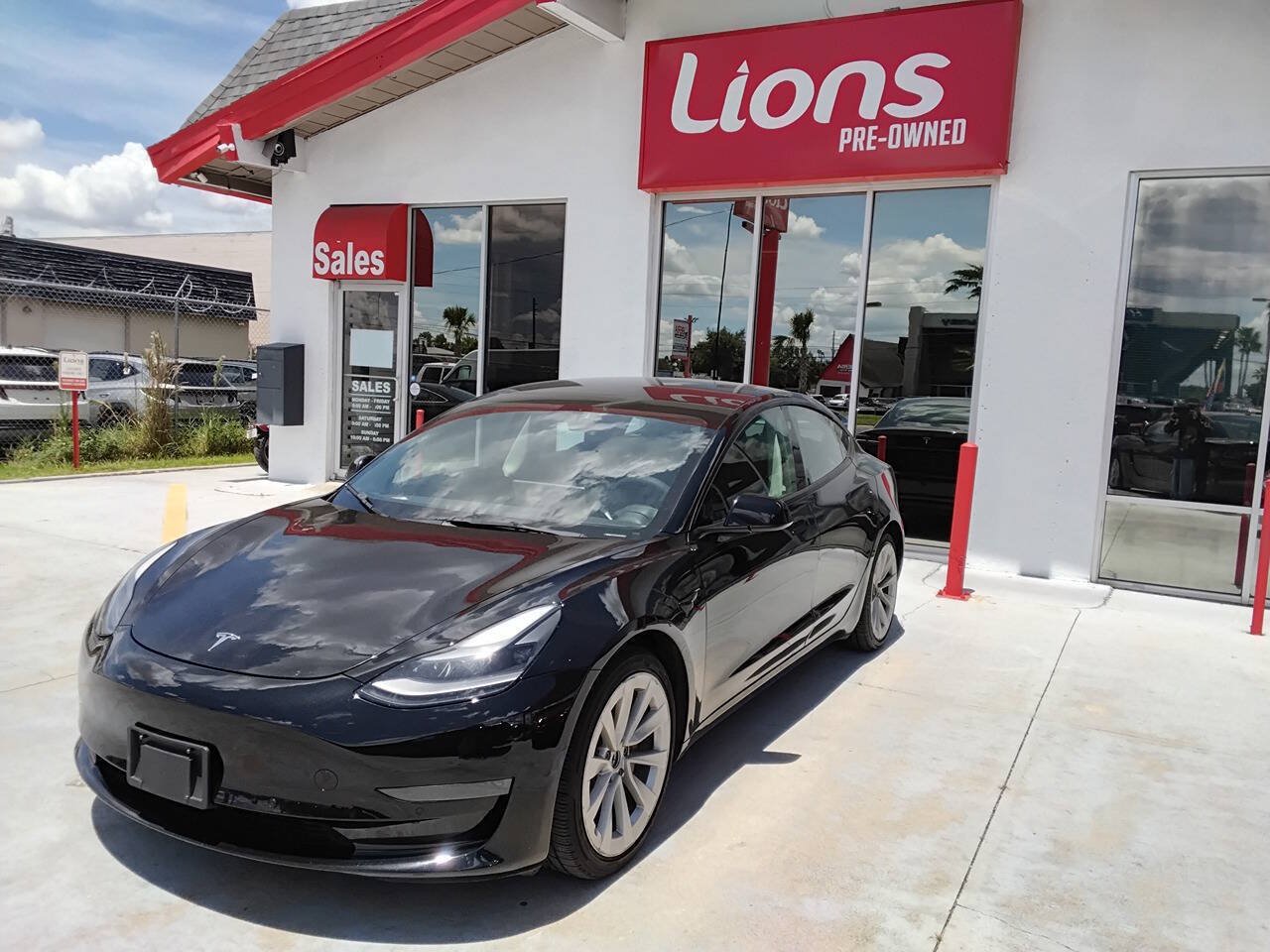 Used 2022 Tesla Model 3 Standard Range RWD image 2