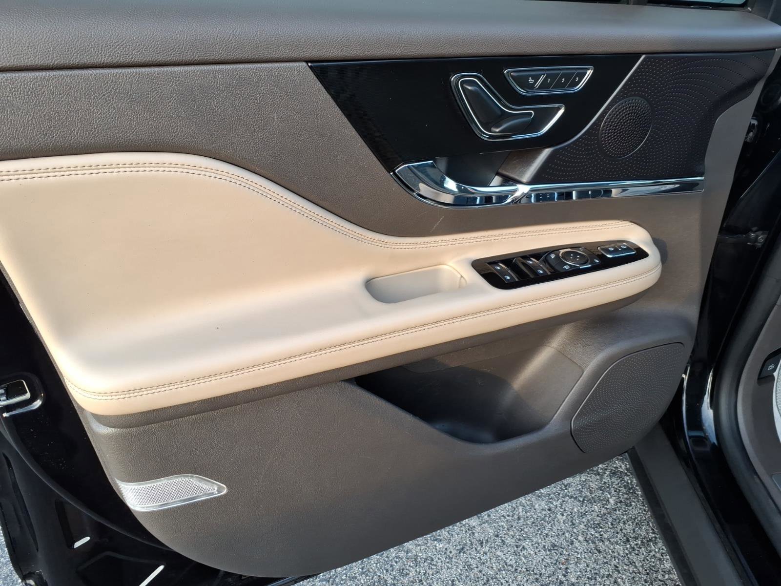 Used 2024 Lincoln Corsair FWD image 11