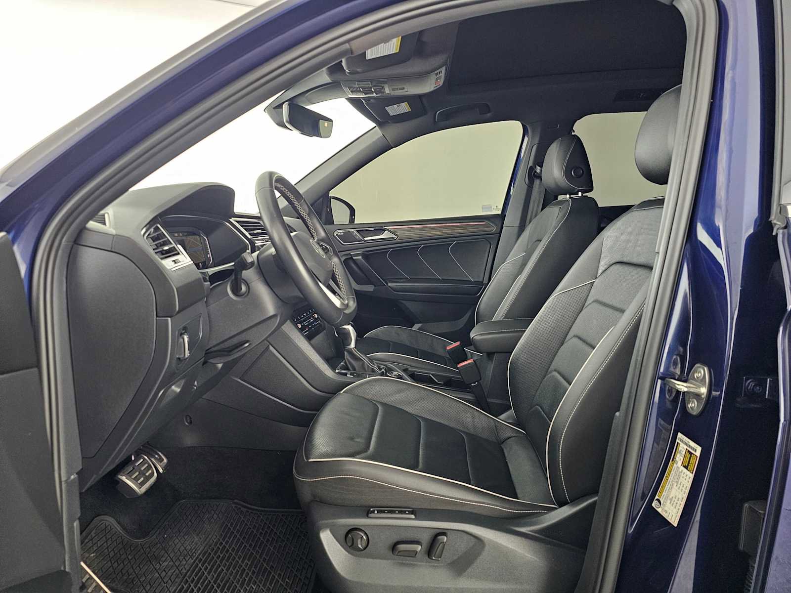 Used 2023 Volkswagen Tiguan SEL R-Line image 21