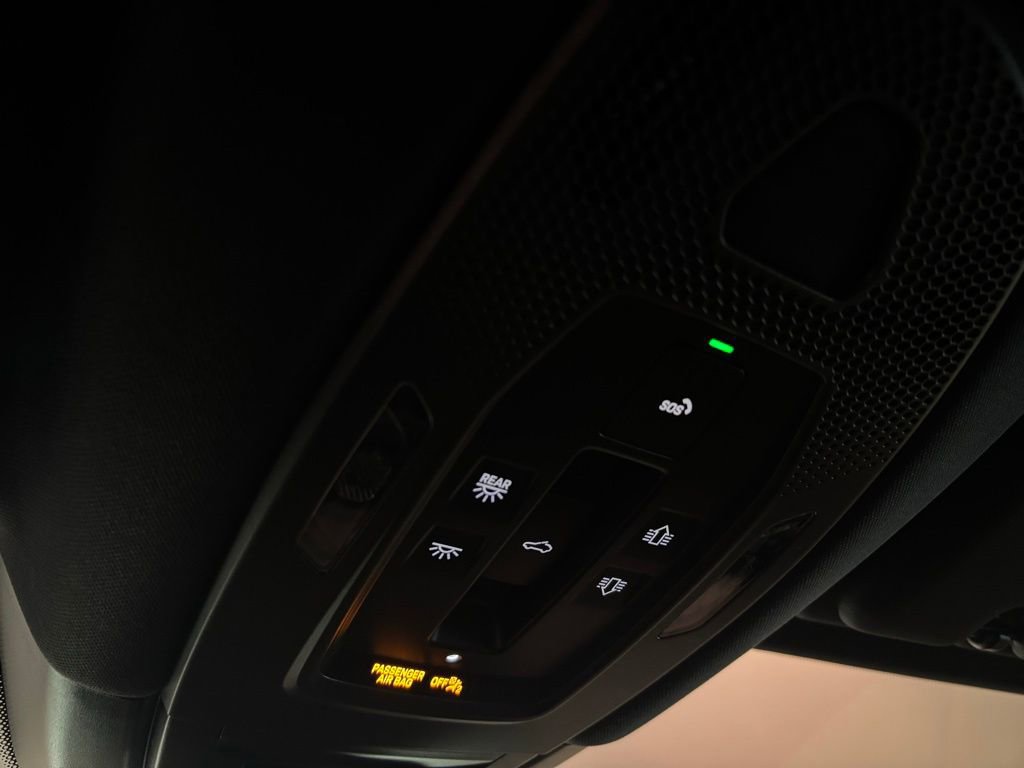 Certified 2025 Porsche Cayenne AWD/4WD image 26