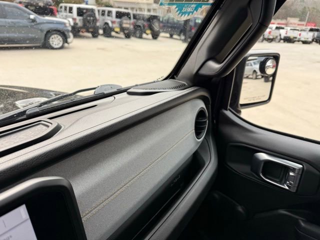 Used 2024 Jeep Gladiator Sport AWD/4WD image 44