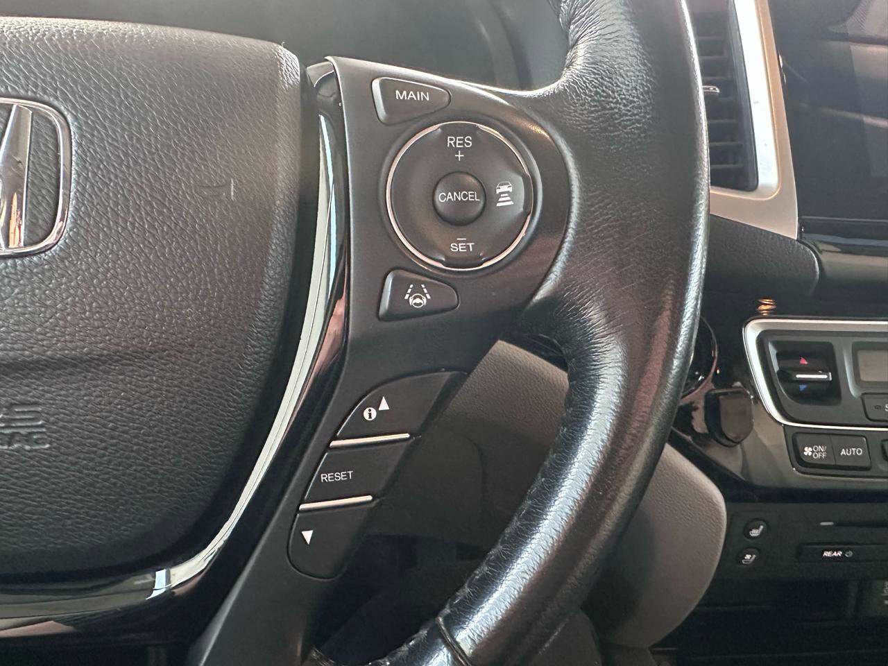 Used 2017 Honda Pilot Elite image 39