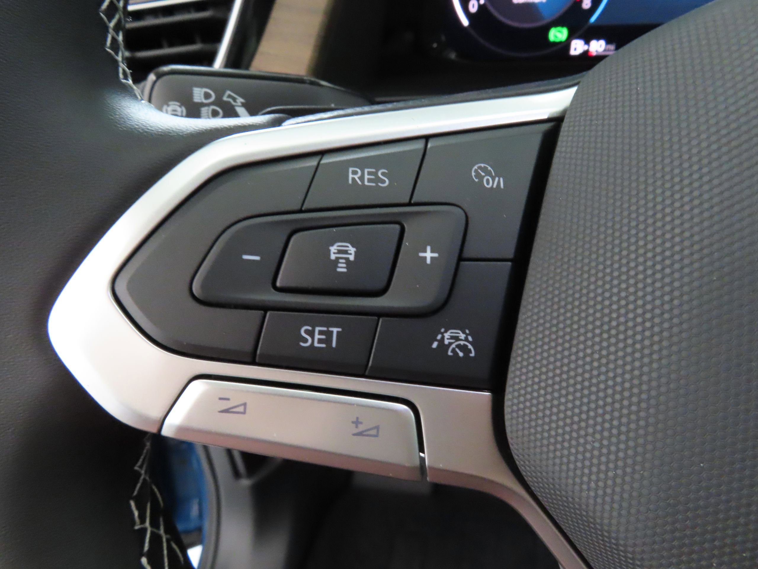 New 2025 Volkswagen Atlas SE FWD image 14