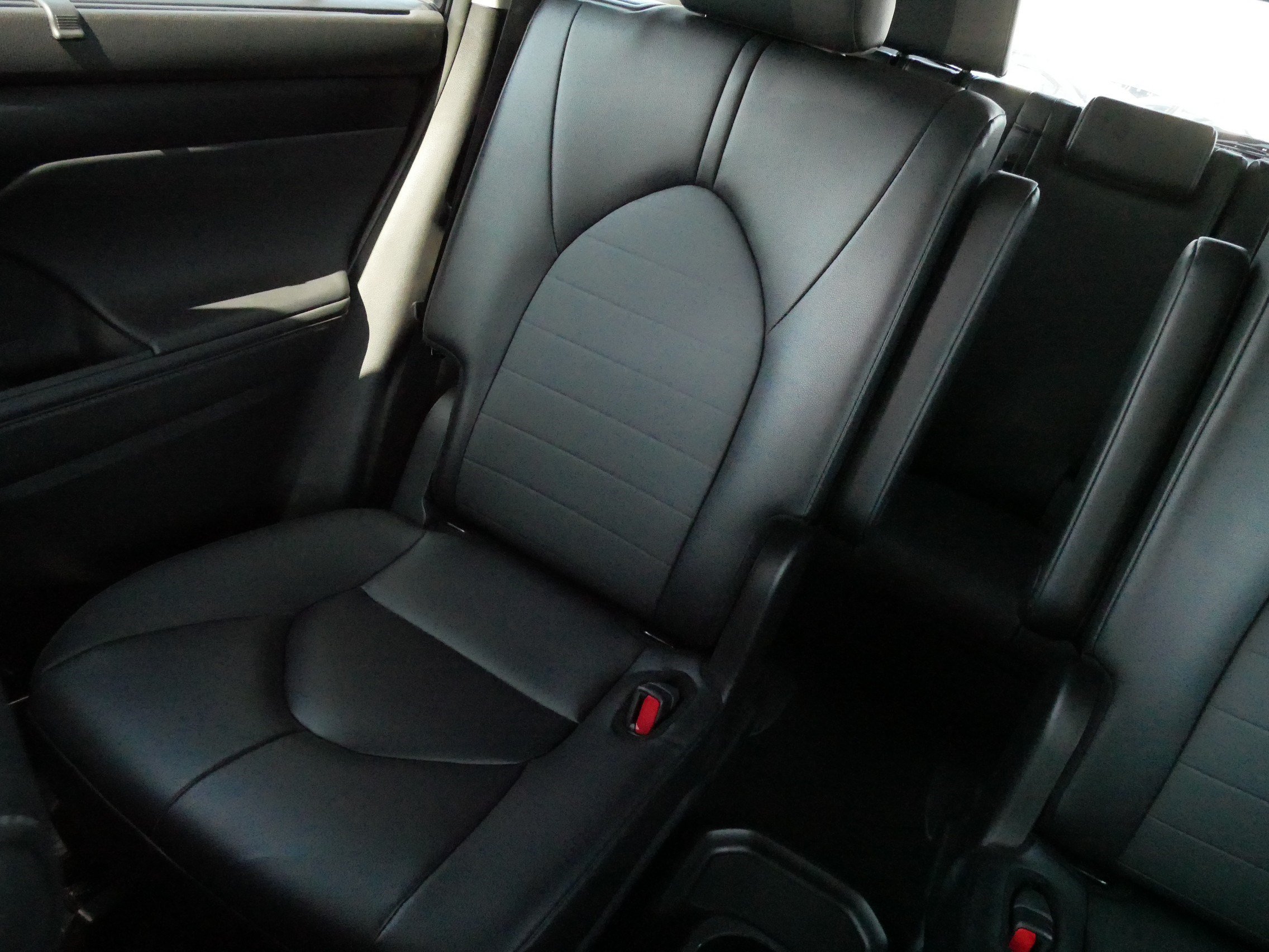 Used 2025 Toyota Highlander XLE AWD/4WD image 12