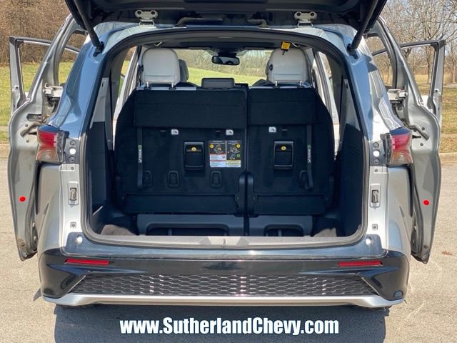 Used 2024 Toyota Sienna XSE image 39