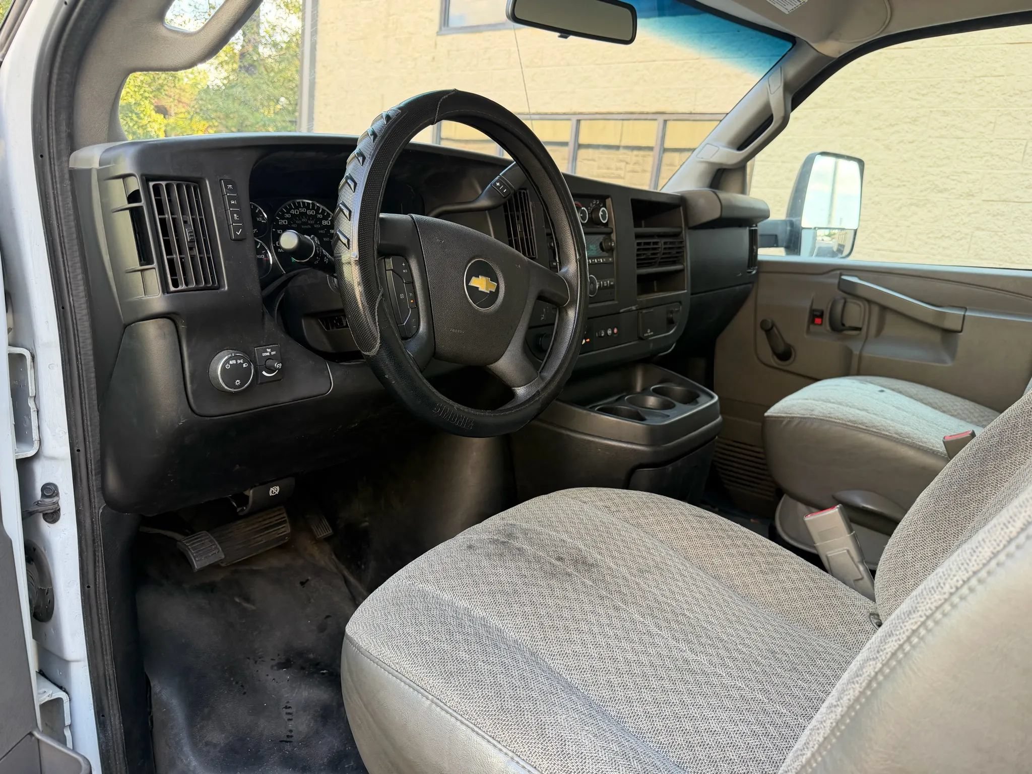 Used 2019 Chevrolet Express 3500 w/ Driver Convenience Package RWD image 11