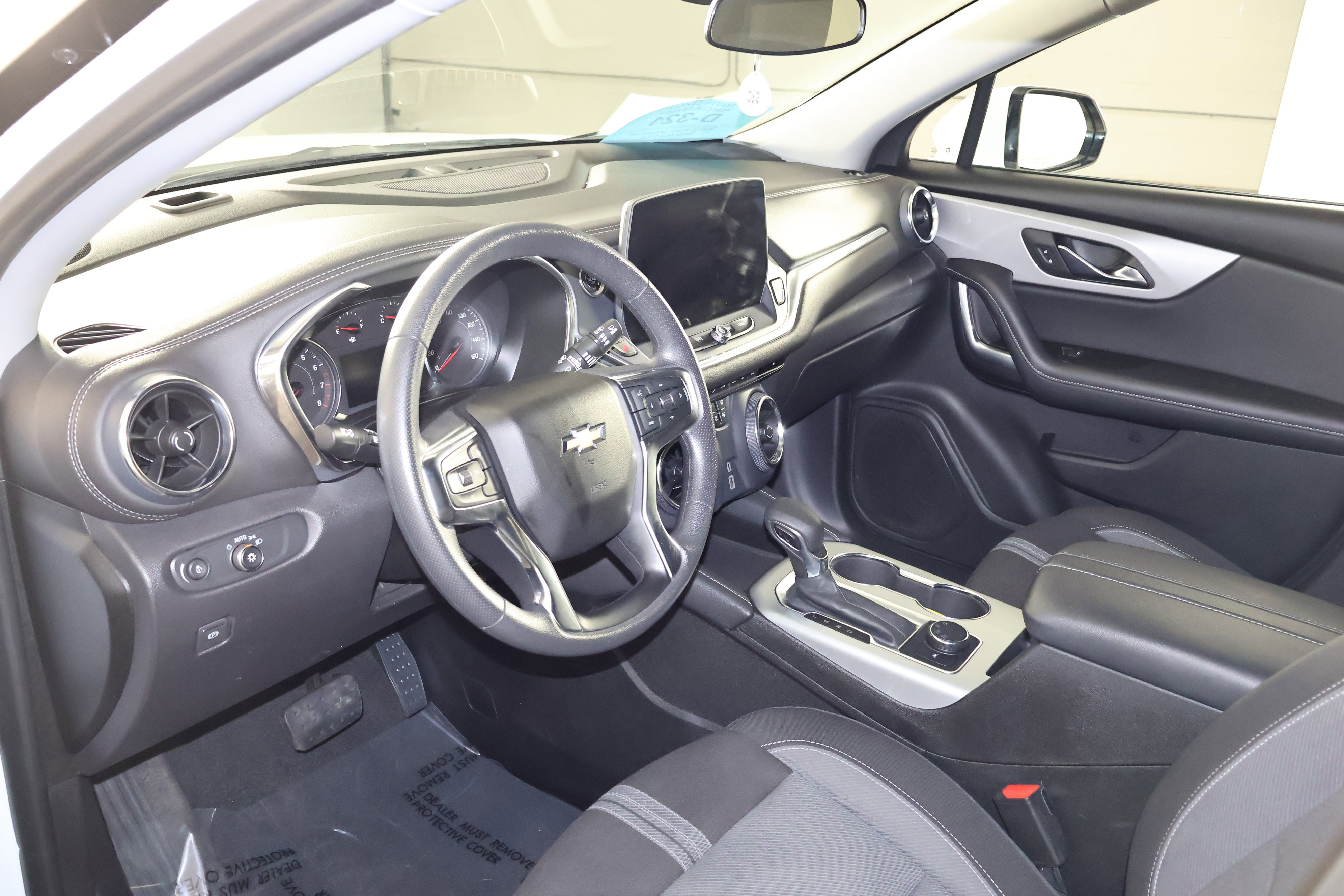 Used 2025 Chevrolet Blazer LT image 2