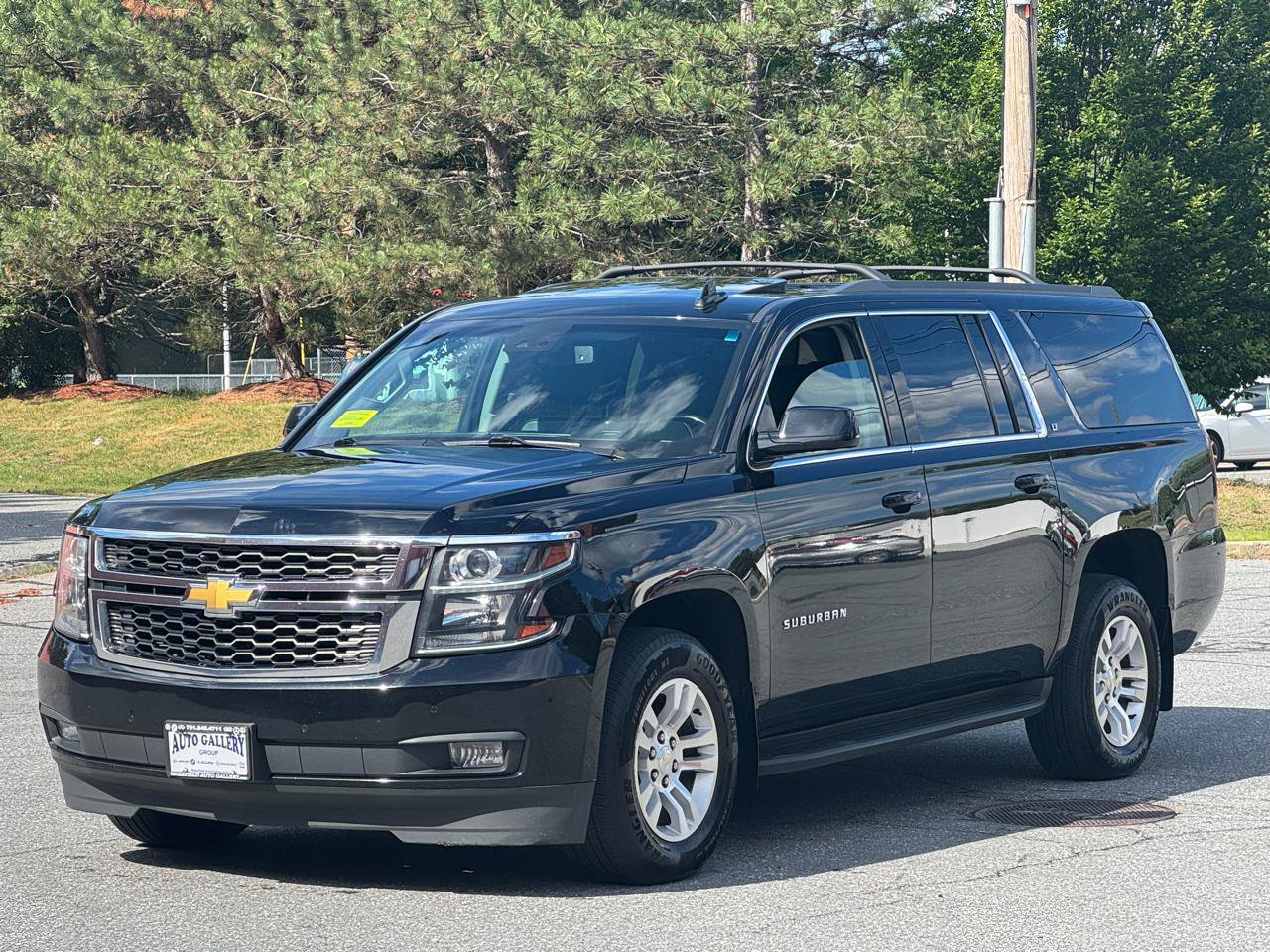 Used 2018 Chevrolet Suburban LT AWD/4WD image 3