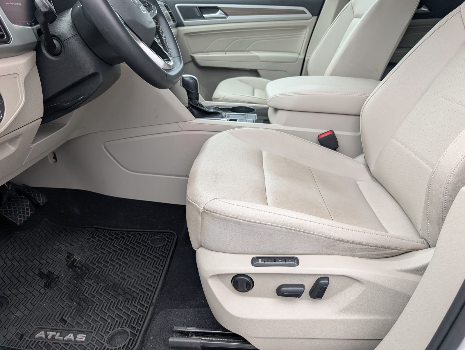 Used 2021 Volkswagen Atlas SEL FWD image 16