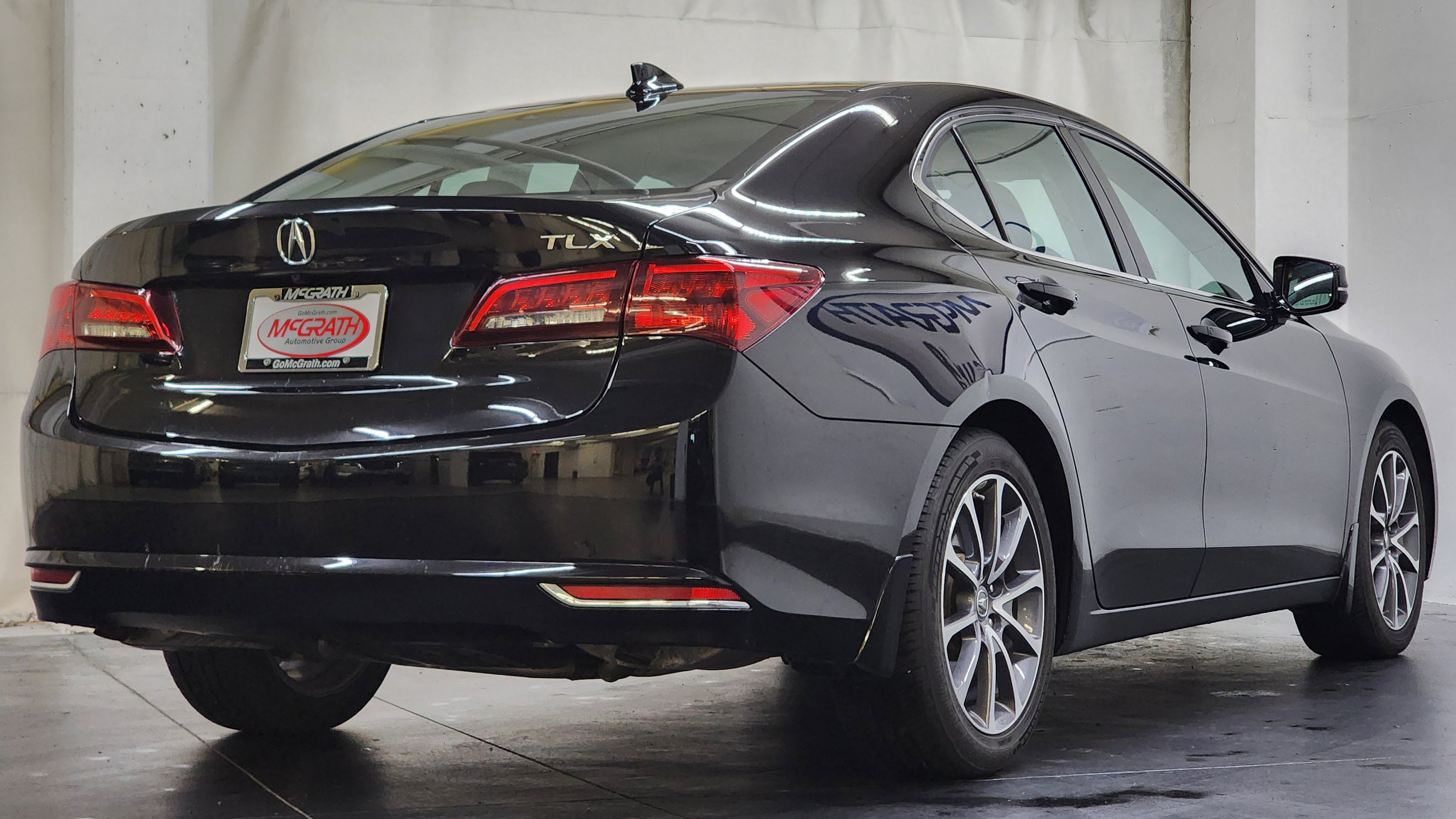 Used 2017 Acura TLX V6 image 3