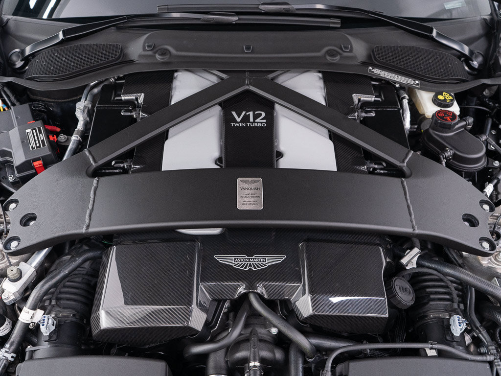 Used 2025 Aston Martin Vanquish RWD image 39
