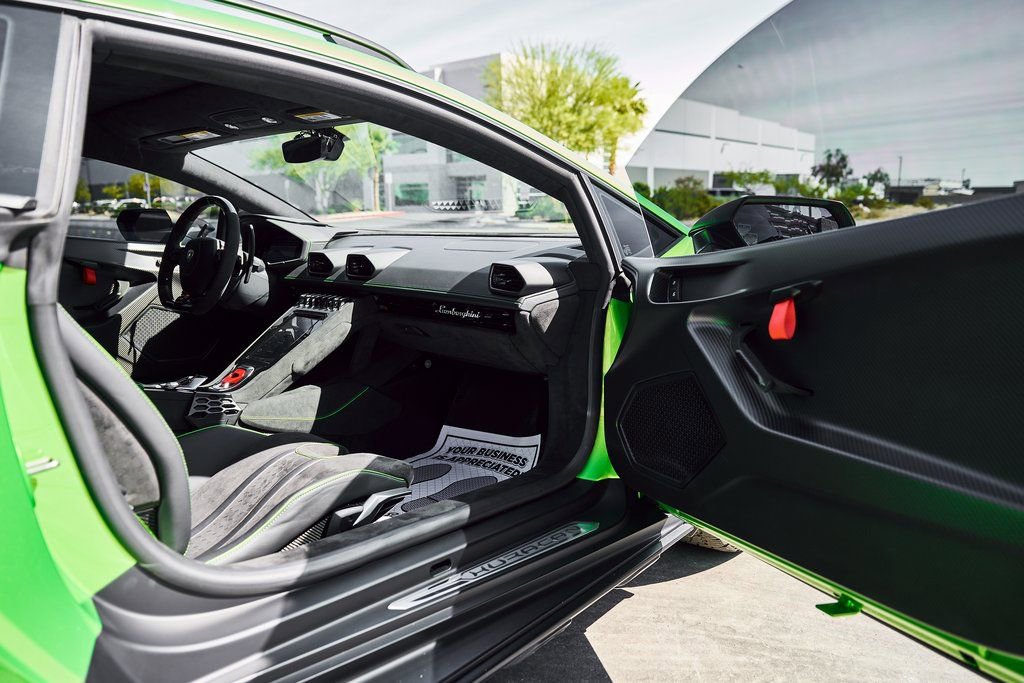 Used 2024 Lamborghini Huracan Sterrato AWD/4WD image 28
