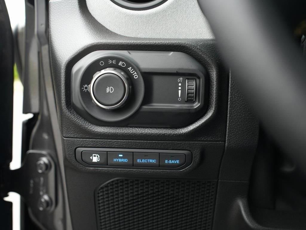 Used 2024 Jeep Wrangler Unlimited image 14