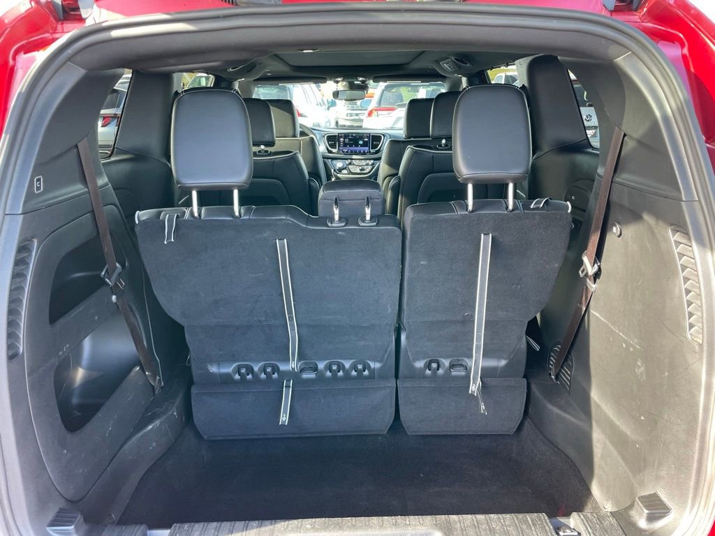 Used 2025 Chrysler Pacifica Limited image 35
