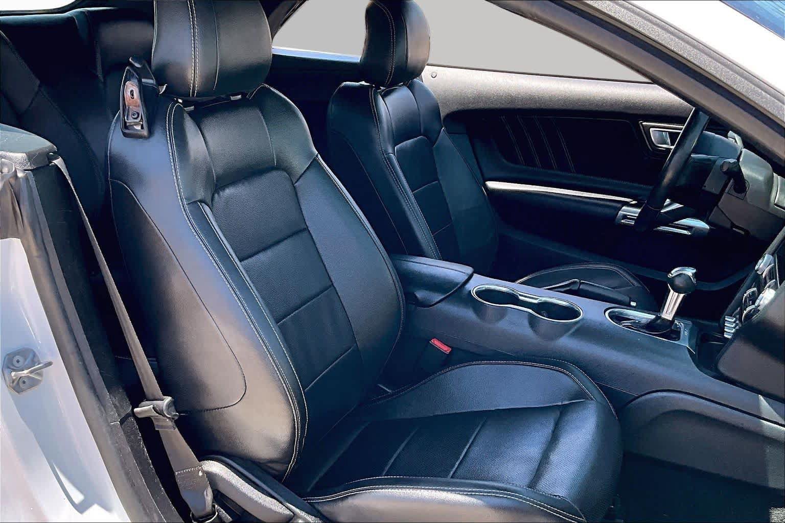 Used 2022 Ford Mustang Premium RWD image 9