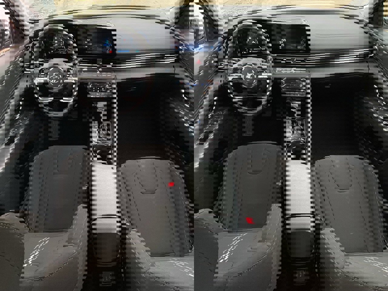 Used 2025 Hyundai Elantra SEL image 20