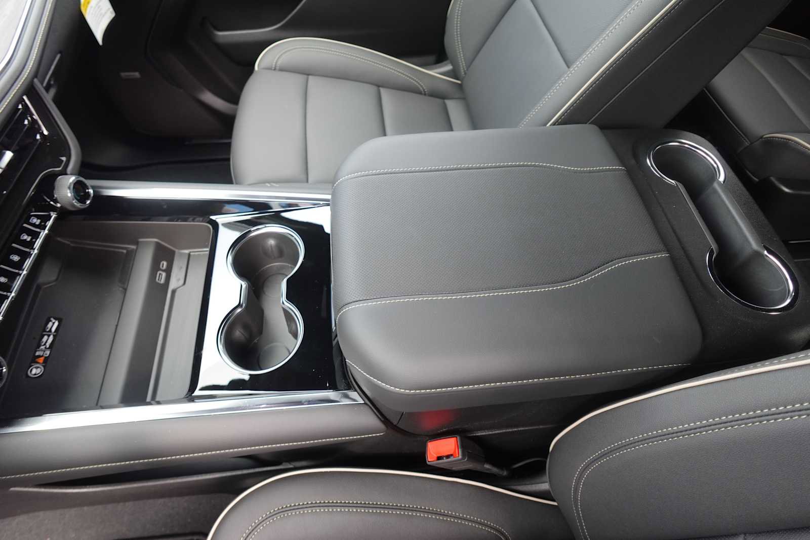 New 2025 Chevrolet Suburban Premier AWD/4WD image 24