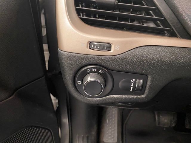 Used 2015 Jeep Cherokee Sport image 15