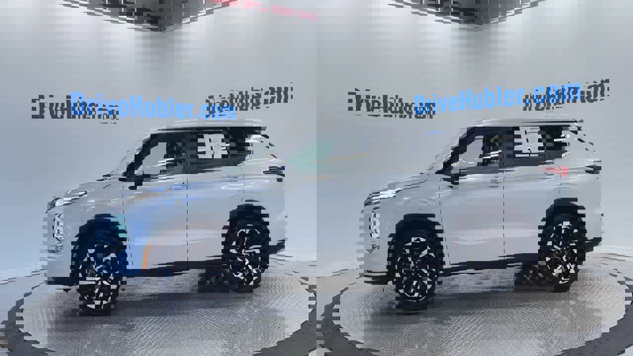 Used 2024 Mitsubishi Outlander SE image 8