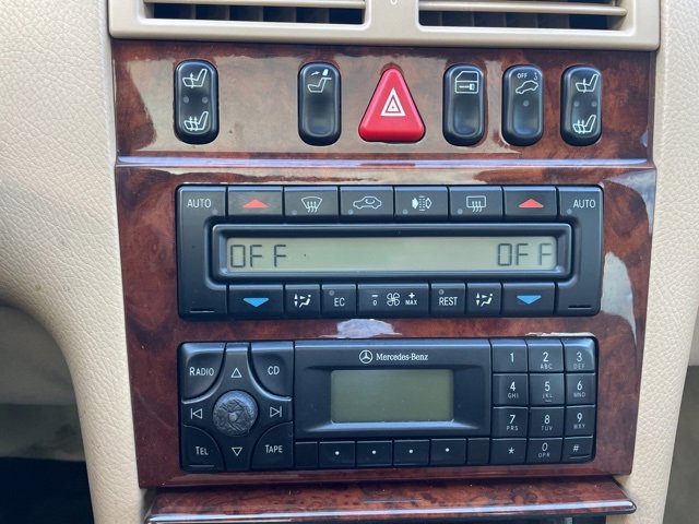 Used 2000 Mercedes-Benz E 320 Sedan image 4