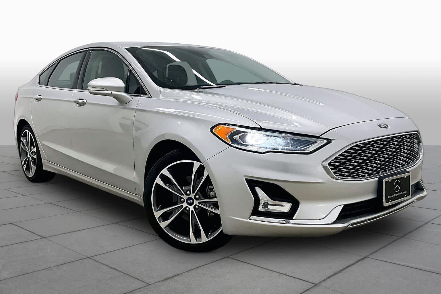 Used 2019 Ford Fusion Titanium FWD image 3
