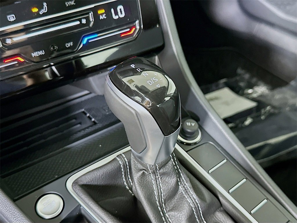 Used 2025 Volkswagen Jetta SE image 22