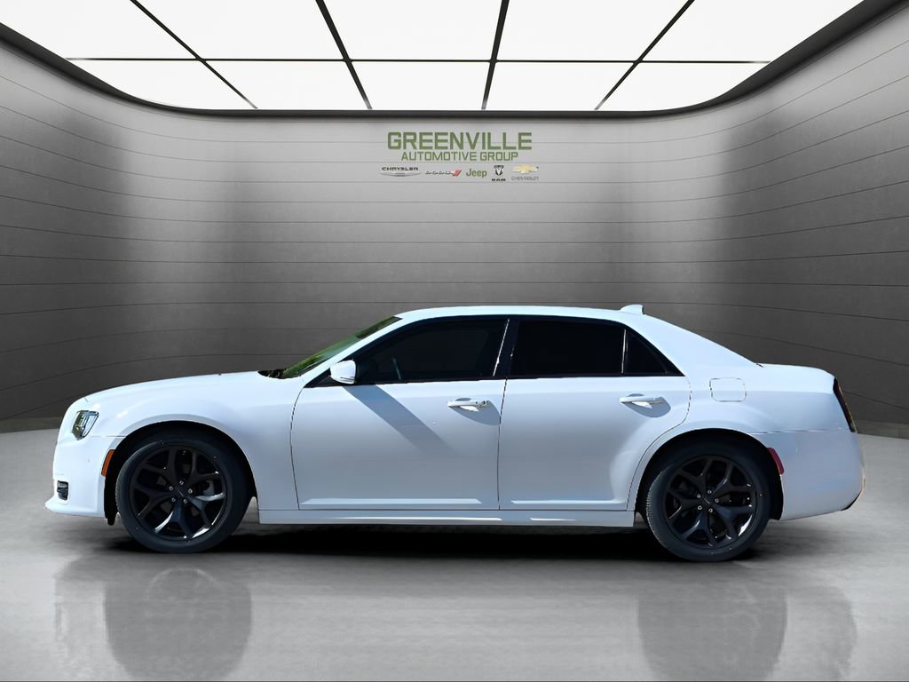 Used 2022 Chrysler 300 Touring L RWD image 2