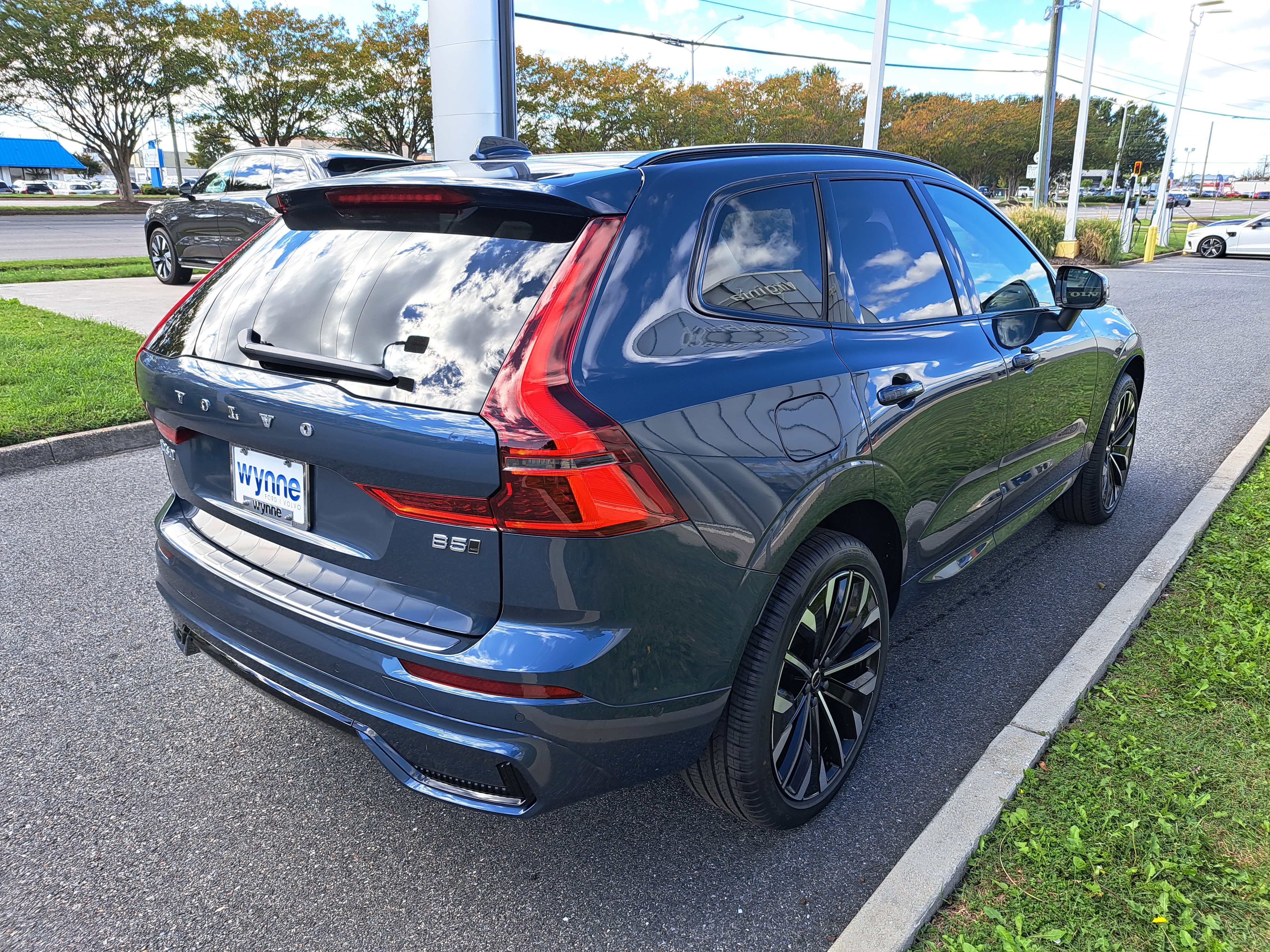 New 2026 Volvo XC60 B5 Ultra w/ Protection Package Premier image 3