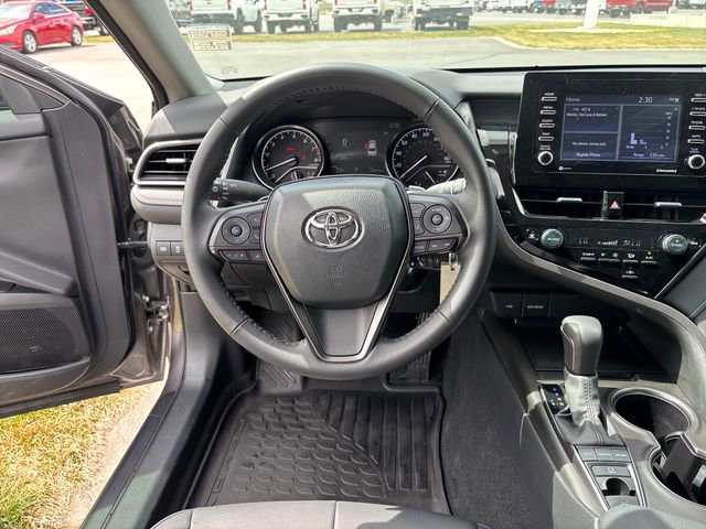 Used 2024 Toyota Camry SE image 13