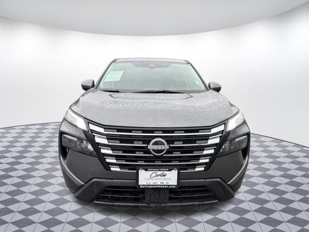 Used 2025 Nissan Rogue SV image 2