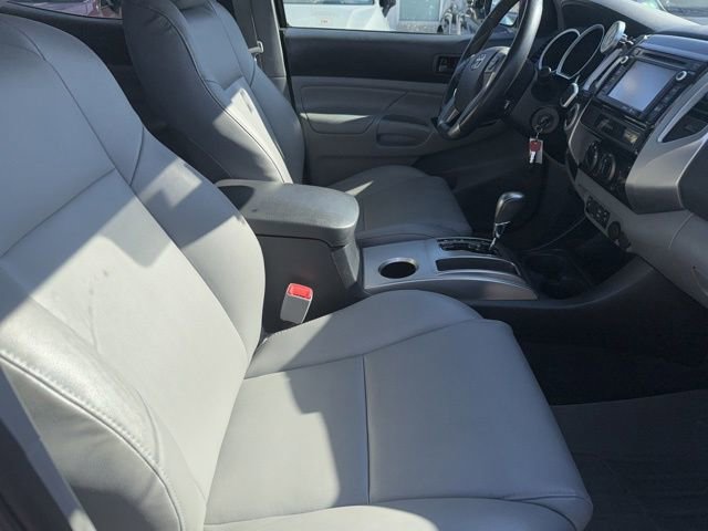Used 2015 Toyota Tacoma 4x4 Double Cab w/ Limited Package image 3