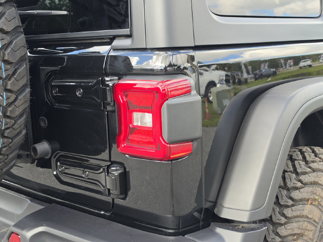 Used 2026 Jeep Wrangler Unlimited Rubicon AWD/4WD image 14