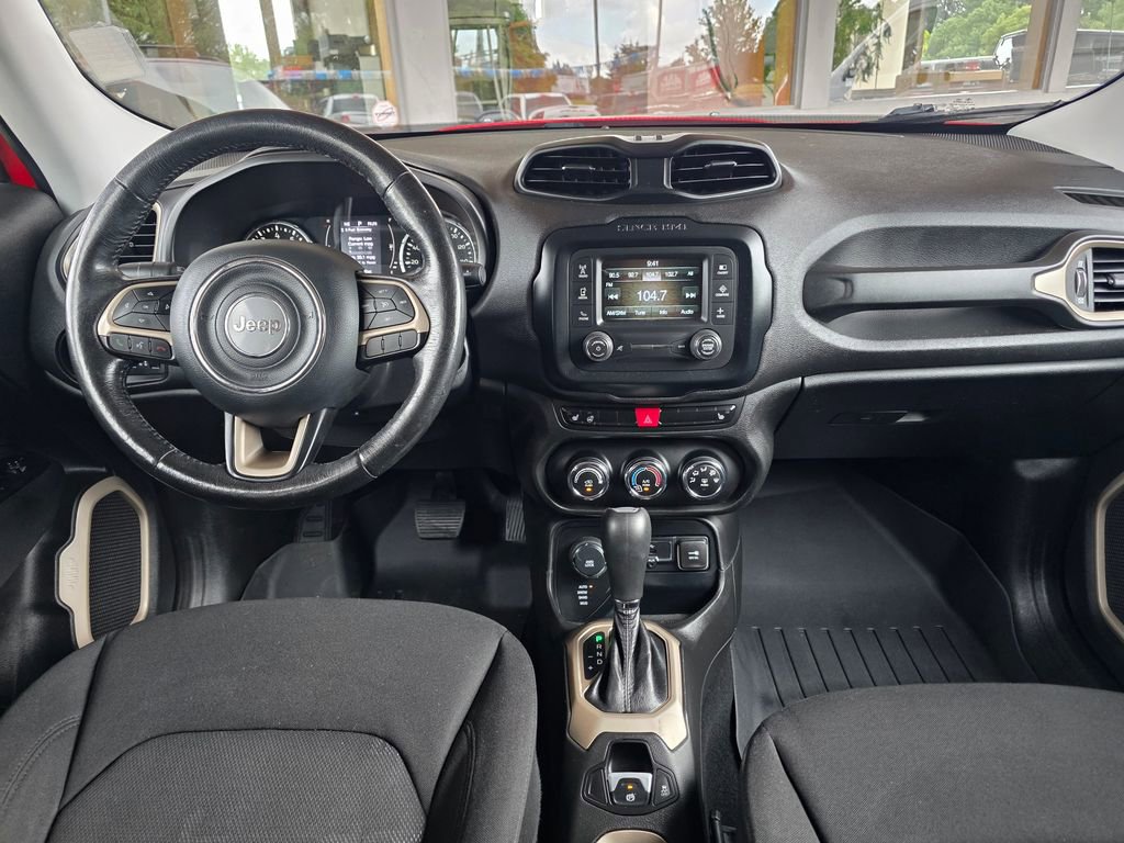 Used 2015 Jeep Renegade Latitude w/ Cold Weather Group II AWD/4WD image 4