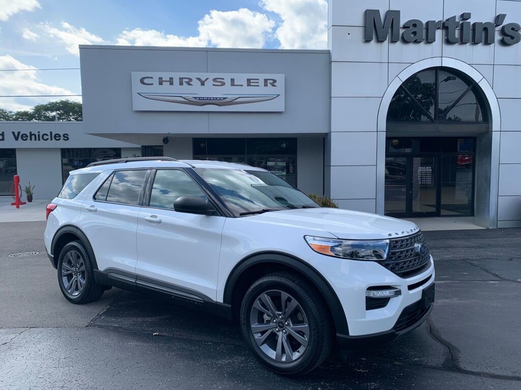 Used 2021 Ford Explorer XLT w/ Equipment Group 202A image 2