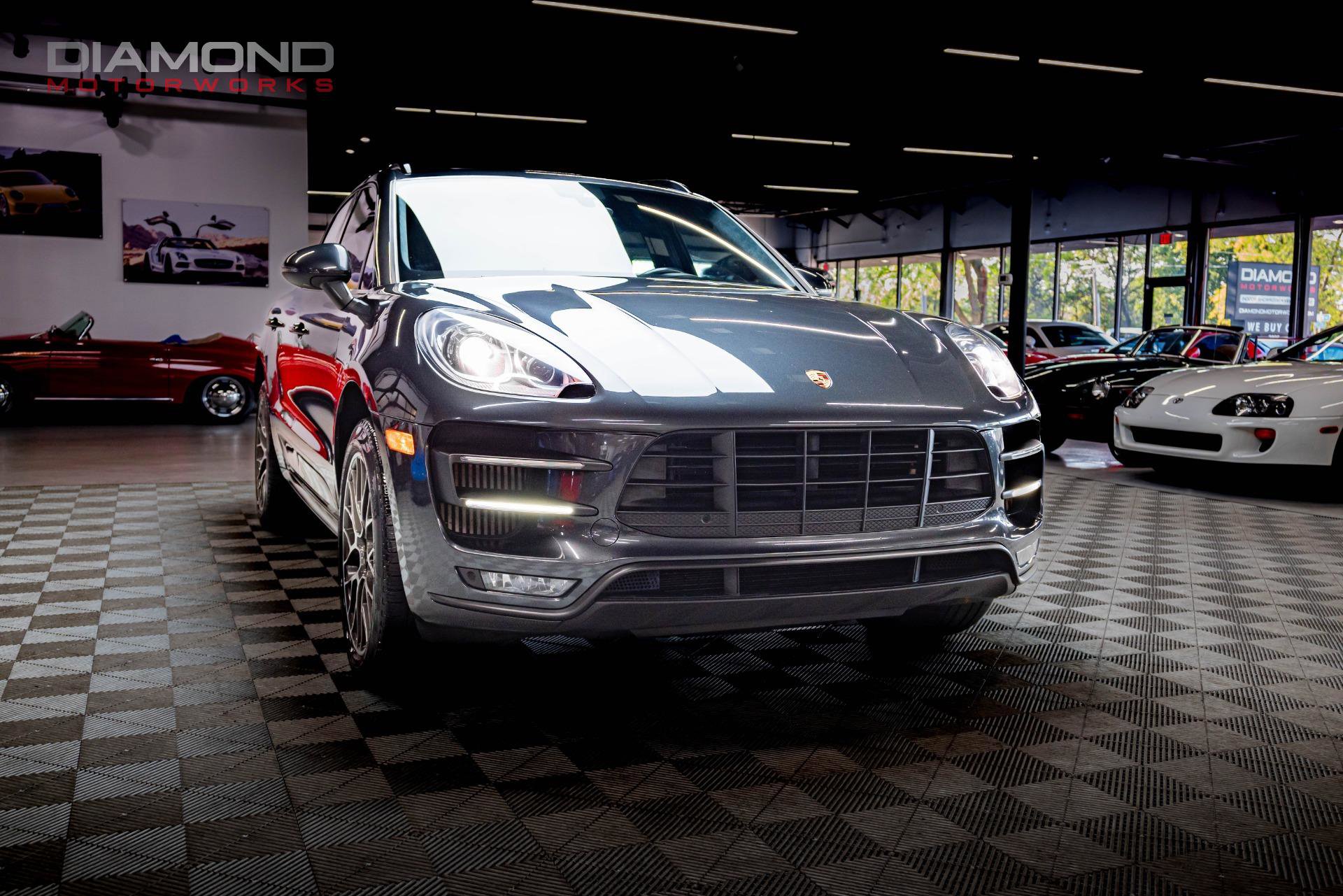 Used 2018 Porsche Macan Turbo image 34