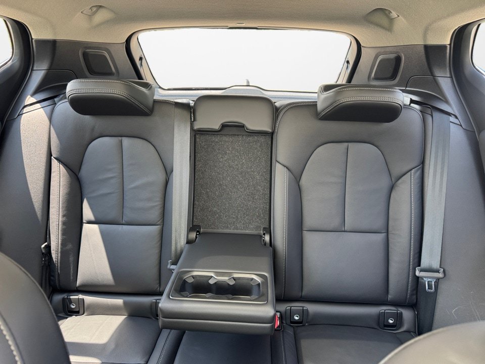 Certified 2023 Volvo XC40 B5 Ultimate w/ Climate Package AWD/4WD image 12