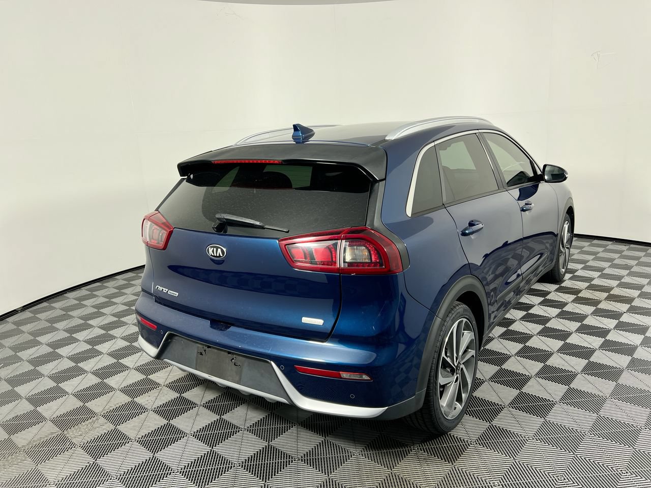 Used 2019 Kia Niro Touring FWD image 3