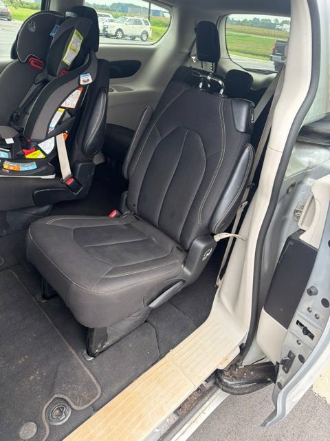 Used 2023 Chrysler Voyager LX FWD image 8