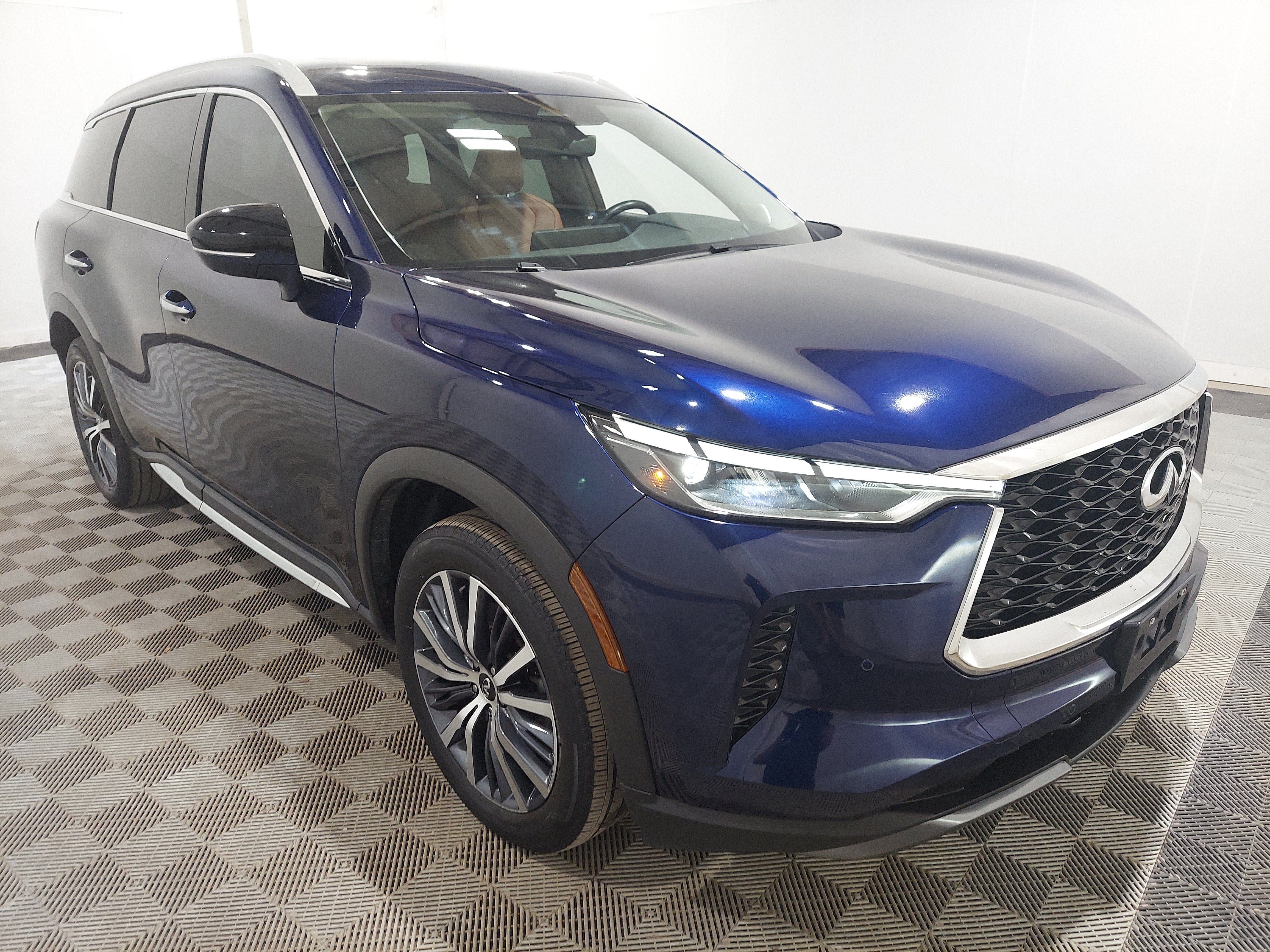 Used 2024 INFINITI QX60 Sensory AWD/4WD image 4