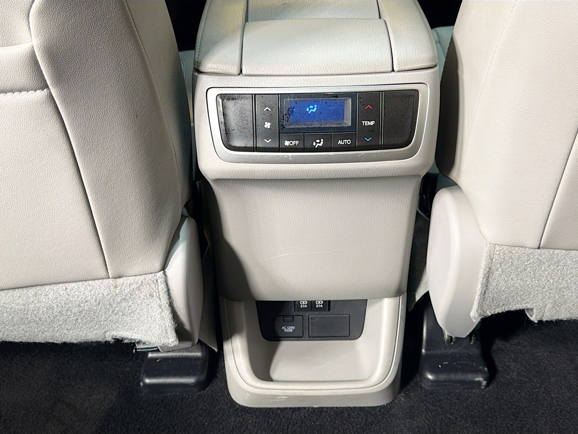 Used 2018 Toyota Highlander XLE image 29