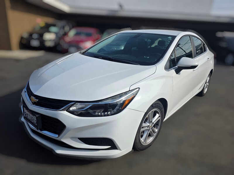 Used 2017 Chevrolet Cruze LT w/ Convenience Package FWD image 1