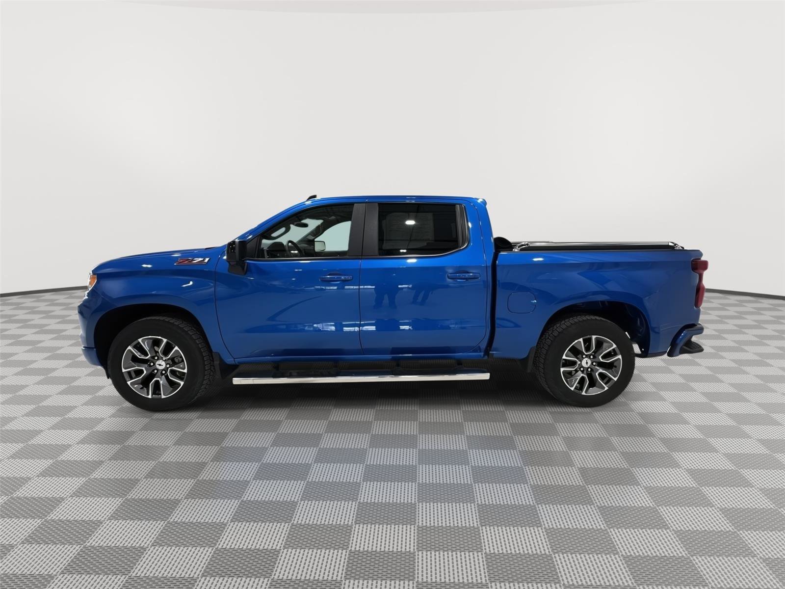 Used 2023 Chevrolet Silverado 1500 RST w/ Convenience Package II image 2