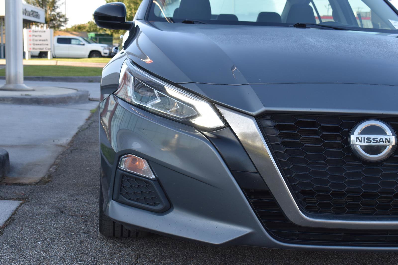 Used 2020 Nissan Altima 2.5 SR FWD image 15