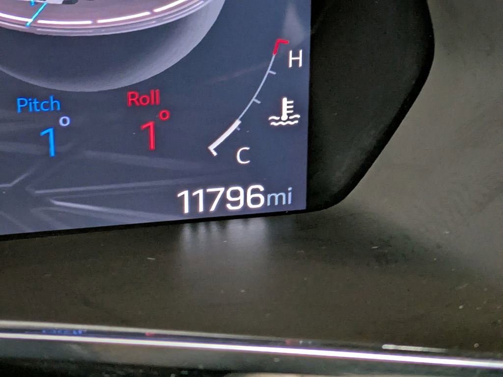 Used 2023 GMC Canyon Denali image 17