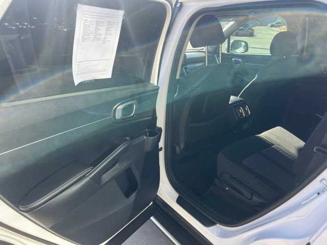 Used 2022 Kia Sorento LX AWD/4WD image 18