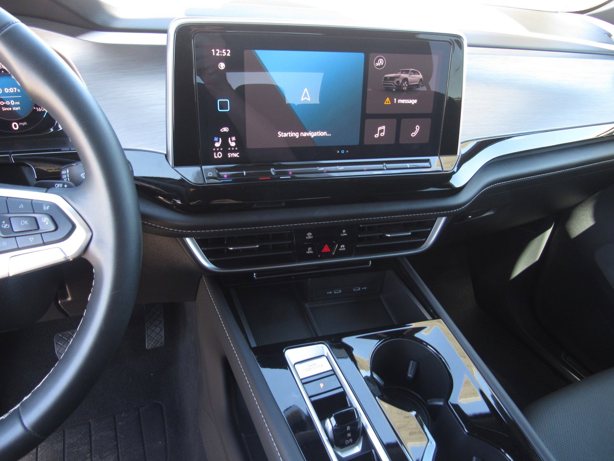 Used 2024 Volkswagen Atlas Cross Sport SE image 18